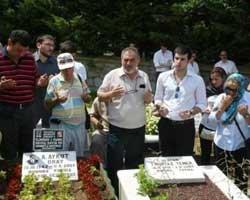 Aykut Oray... MEZARI BAŞINDA ANILDI!