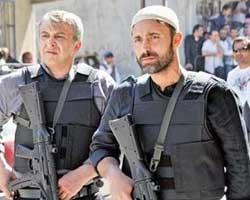 Mustafa Sandal... TAKKELİ POLİS!