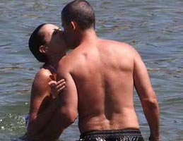 özel haber.../Mara Carfagna..SEKSİ BAKAN PAPARAZZİLERİ TAKMADI !...