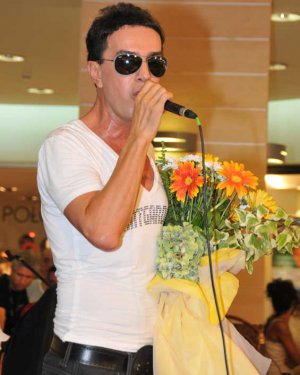 Yılmaz Morgül... VÜCUDUNU GÖSTERDİ, GÖZLERİNİ SAKLADI!