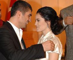 Fahriye Evcen-Özcan Deniz... KALPLERİ BİR, EVLERİ AYRI!
