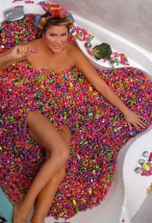 Şimal Gökçe... DEKORU YESELER ÇIRILÇIPLAK KALACAK!..