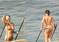 Nebahat Çehte... 64 YAŞINDA BİKİNİ ŞOV!