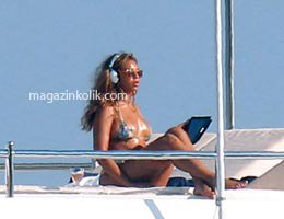 Beyonce...BİKİNİSİ VE YATIYLA AKDENİZ'İ FETHETTİ!...