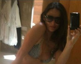 Demi Moore... TWİTTER'A KOYDUĞU ÇIPLAK FOTOĞRAFLARIYLA  ELEŞTİRİ OKLARININ HEDEFİ OLDU...