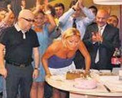 Pınar Altuğ... SETTE SÜRPRİZ DOĞUM GÜNÜ!