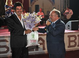 Ekin? 3 KİLO PİRİNÇE KONSER VERDİ?