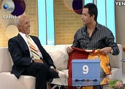 Mehmet Ali Birand... ACUN'A SÜRPRİZ KUTU!