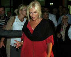 Ajda Pekkan... TERÖR MAĞDURU ZEYNEP BEBEĞİ ZİYARET ETTİ!