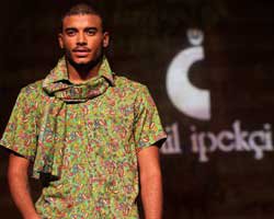 Efecan Dianzenza... YERLİ WİLL SMİTH DEFİLEDEN DEFİLEYE KOŞUYOR!