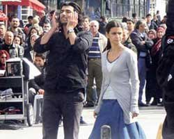 `Fatmagül'ün Suçu Ne?... FATMAGÜL İSTANBUL'A GELDİ, 330 DOLARLIK AYAKKABI GİYDİ!