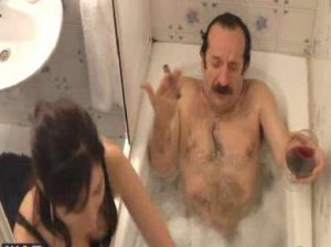 Dikkat!... Bu klip sizi kahkahaya boğabilir?HER ŞARKIYA BÖYLE KLİP; HER ERKEĞE BÖYLE KADIN?