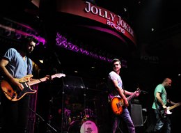 Grup Kolpa? 2 GÜNDE 1 KONSER VEREREK REKORA KOŞUYORLAR?