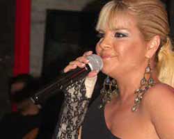 Elif Karlı... FACEBOOK'TA REKOR UĞRUNA ELİNİ SAKATLADI!