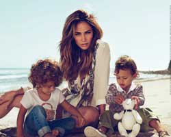 Jennifer Lopez... İKİZLERİYLE REKLAM FİLMİNDE!