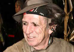 Keith Richards... "BABAMIN KÜLLERİNİ BURNUMA ÇEKTİM!"