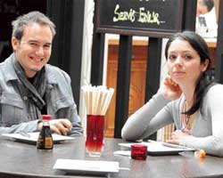 Mustafa Ceceli... EŞİYLE İLK KEZ GÖRÜNTÜLENDİ!