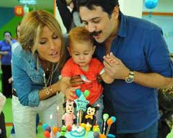 Çağla Şıkel-Emre Altuğ... KUZEY'İN BİRİNCİ YAŞINI KUTLADILAR!