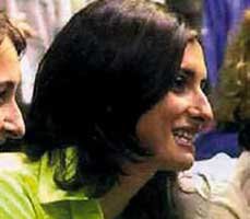 Emina Sandal... ESTETİK HARİKASI ÇIKTI!