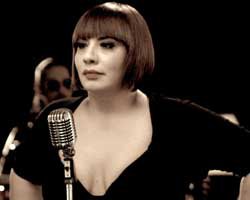 Işın Karaca... YENİ KLİBİ BİR ORHAN GENCEBAY KLASİĞİ "HOR GÖRME GARİBİ"!