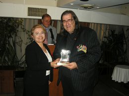 TGC'DEN MAGAZİNKOLİK'E PLAKET?