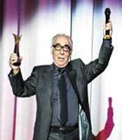 Şener Şen... "YAŞAM BOYU BAŞARI ÖDÜLÜ" ALDI!