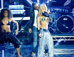 Shakira...MTV'DE SEKSİ SHOW!...