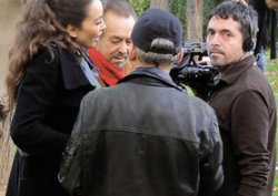 Azra Akın... FERMUARINI AÇIK UNUTUNCA!