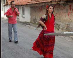 Tamer Öztoprak... ROMAN MAHALLESİNDE KLİP ÇEKTİ!