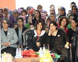 "Çocuklar Gülsün Diye"... GÜLBEN ERGEN 6.OKULUNU AÇTI!