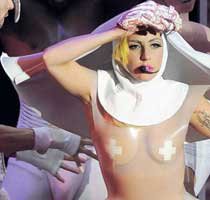 Lady Gaga... TRANSPARAN RAHİBE!