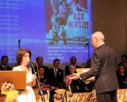 Zeki Müren... DOĞUM GÜNÜNDE ŞARKILARIYLA ANILDI!