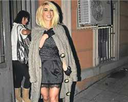 Hande Yener... 'ÇÖP'E KLiP ÇEKTi