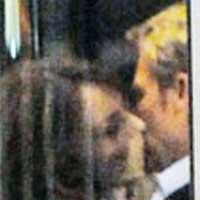 Elizabeth Hurley... MİLYONER KOCASINI ALDATTI!