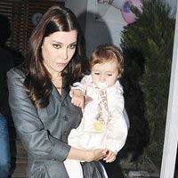 Deniz Akkaya... AYŞE'NİN BİRİNCİ DOĞUM GÜNÜNÜ KUTLADI!