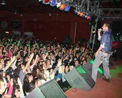 Murat Dalkılıç... KIZLAR PİSTE FIRLAYINCA ŞAŞIRDI!