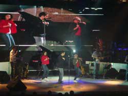 Mustafa Ceceli... DANS SHOW GÖZ DOLDURDU!