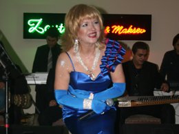 Gülden Karaböcek... YILBAŞINDA HEM GÖZE, HEM KULAĞA HİTAP ETTİ!