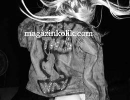 Lady Gaga..YENİ YILDA KÜLOTSUZ POZ!...