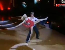 Burcu Esmersoy...KIRMIZI KÜLOTUYLA DANSI ATEŞLEDİ!...