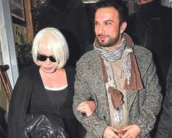 Sezen Aksu-Tarkan... 2010'UN OLUMSUZLUKLARINI TAYLAND'DA UNUTTULAR!