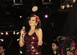 Emel Yalçın? PAVYONA DÜŞTÜ !