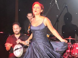 Zeliha Sunal... NOSTALJİK ESİNTİLER!