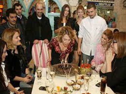 "Nuri"... DİZİ TANITIMINDA SÜRPRİZ DOĞUM GÜNÜ...