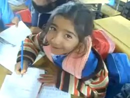 Bu küçük kız interneti sallıyor... BU YAŞTA BÖYLE BİR SES !