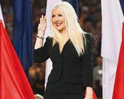 Christina Aguilera... MİLLİ MARŞIN SÖZLERİNİ UNUTTU!