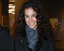 Arzum Onan... AŞK FİLMİNİ KIZ ARKADAŞLARIYLA İZLEDİ!