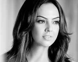 Ebru Gündeş... ALBÜMÜ PİYASAYA ÇIKMADAN İNTERNETE DÜŞTÜ!