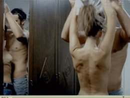 Beren Saat... GÖĞÜSLERİ MAHKEMELİK !..