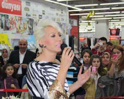 Asena... İMZA GÜNÜNDE İZDİHAM!